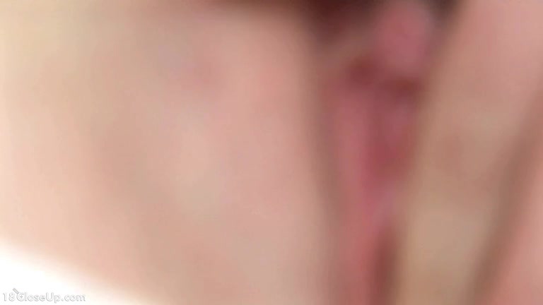 Amateur Spreads her Asshole in Close Up