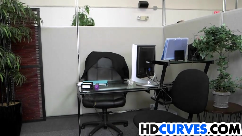 Office fling with curvy Ryan Smiles