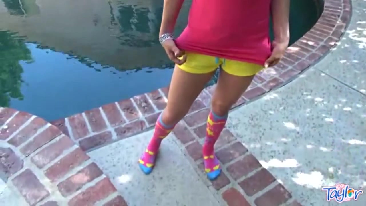 teen 18+ lesbian licks pussy after fingering