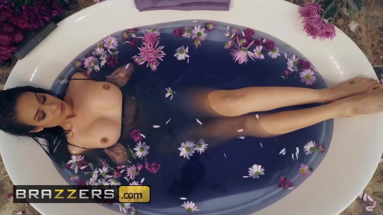 Brazzers Baby Got Boobs Katana Kombat JMac Bathing Beauty