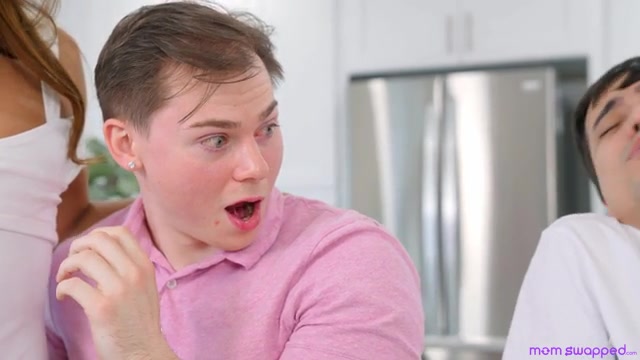 Romance Is Nice But Can You Fuck - S3:E7 - Momlover