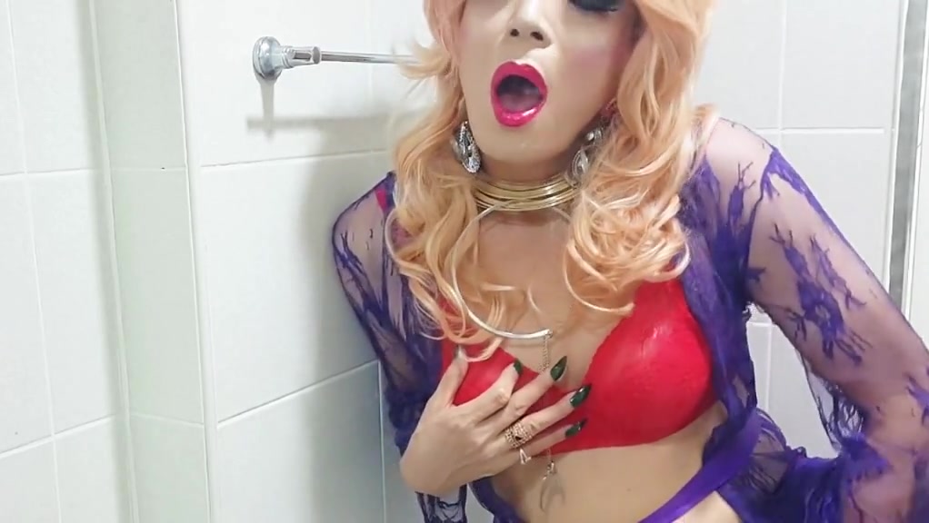 Sisssy niclo sexy makeup after jerking