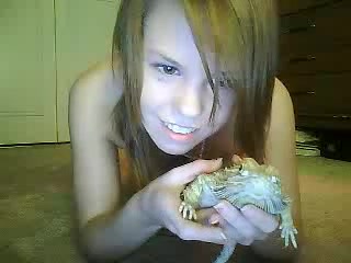 College cutie is playing with a sex toy on webcam
