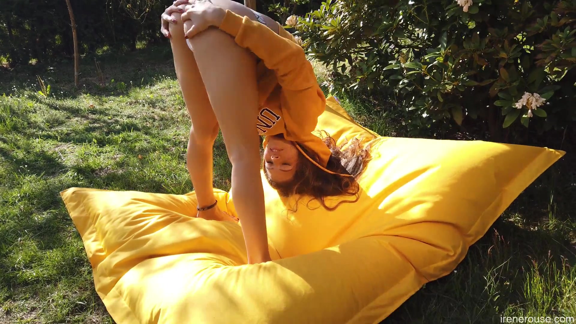 Stretching The Body - Sex Movies Featuring Irene Rouse