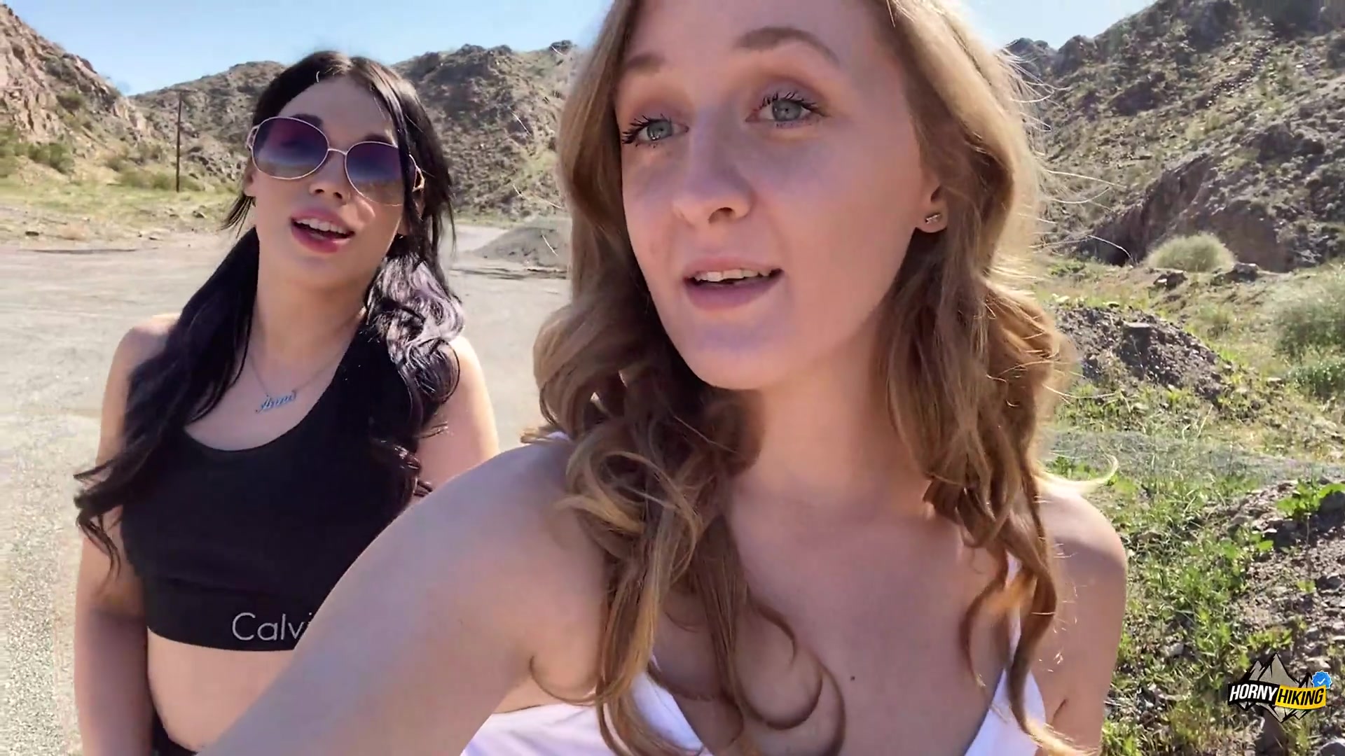 Adventure Porn Threesome With Anna Bailey - Sex Movies Featuring Molly Pills