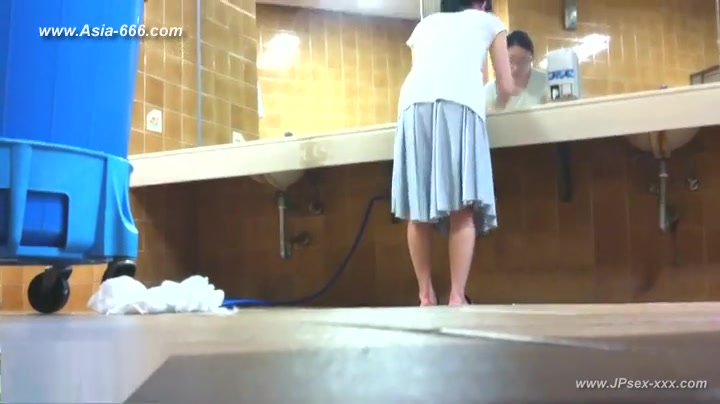 chinese girls go to toilet.62