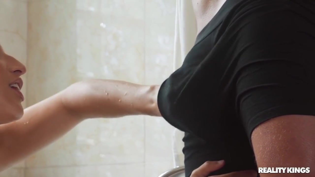Banging Bath Bomb - Abella Danger