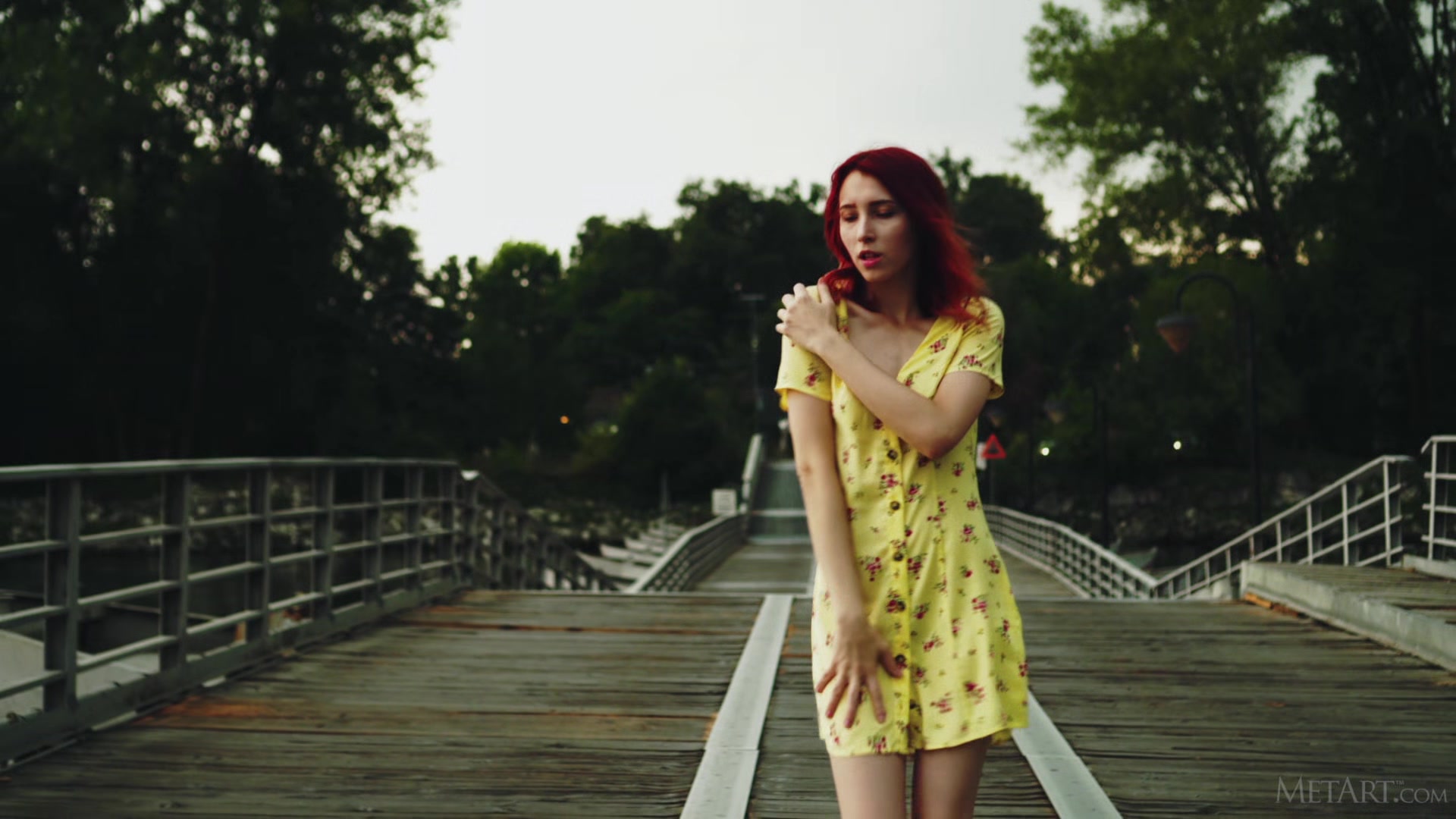 Teasing On The Bridge - Elin Flame - Met-Art