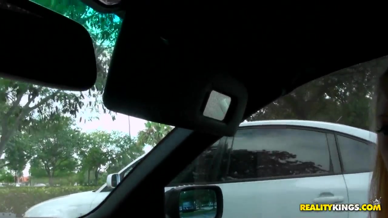 Pretty blonde babe Preston Parker jills in the car