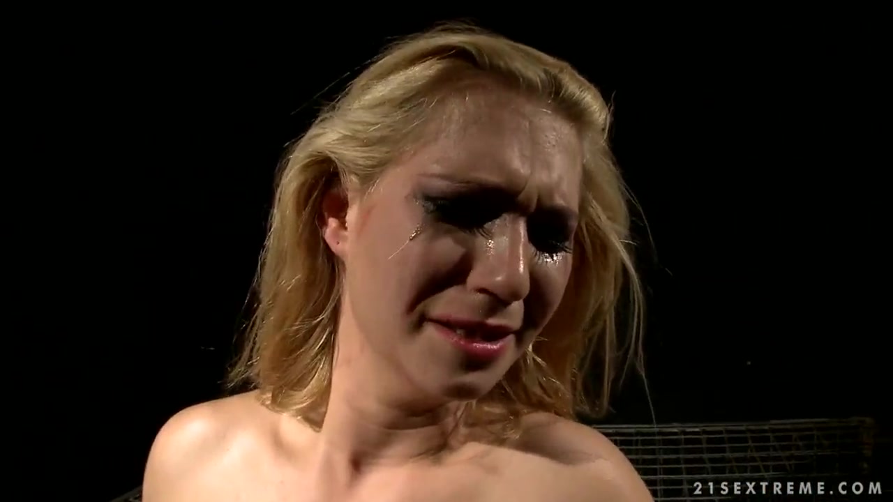Katy Parker plays with tied up Margarita