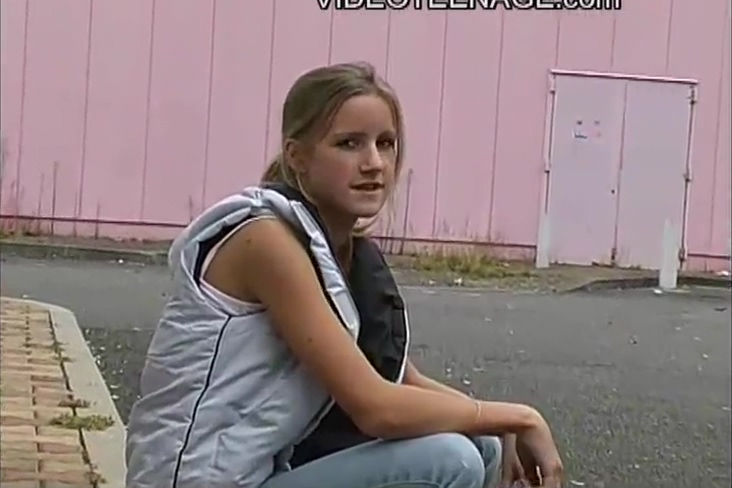 Blond teen 18+ Outdoor Blowjob 5 Min