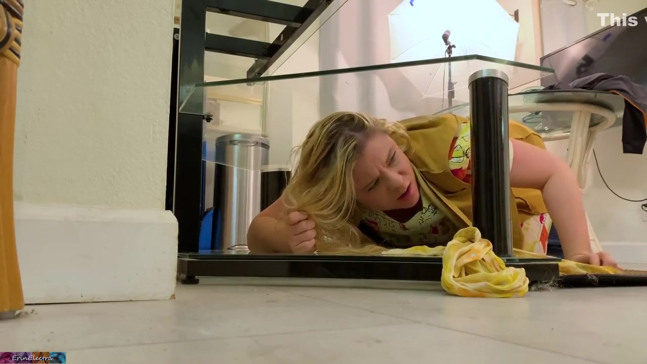 Stepmom Gets Stuck And Fucked In The Ass - Matthias Christ And Erin Electra