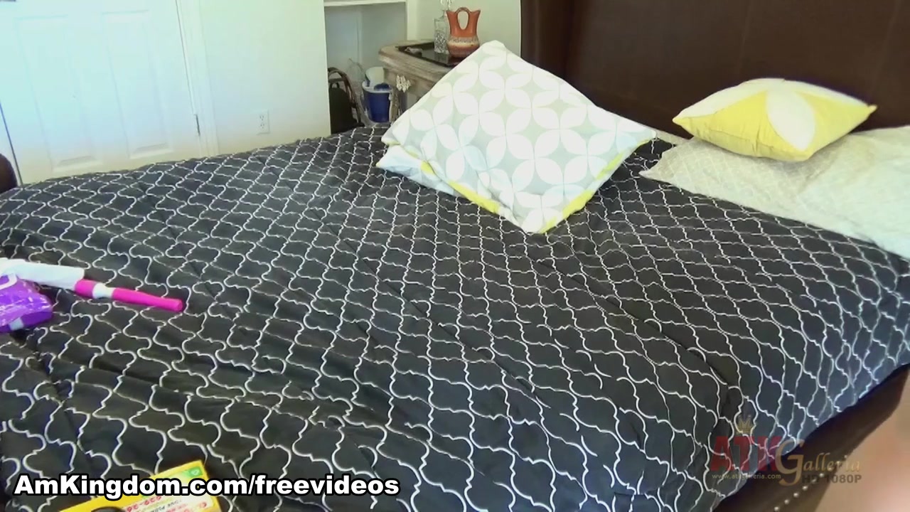 Lara Brookes : Camshow Movie