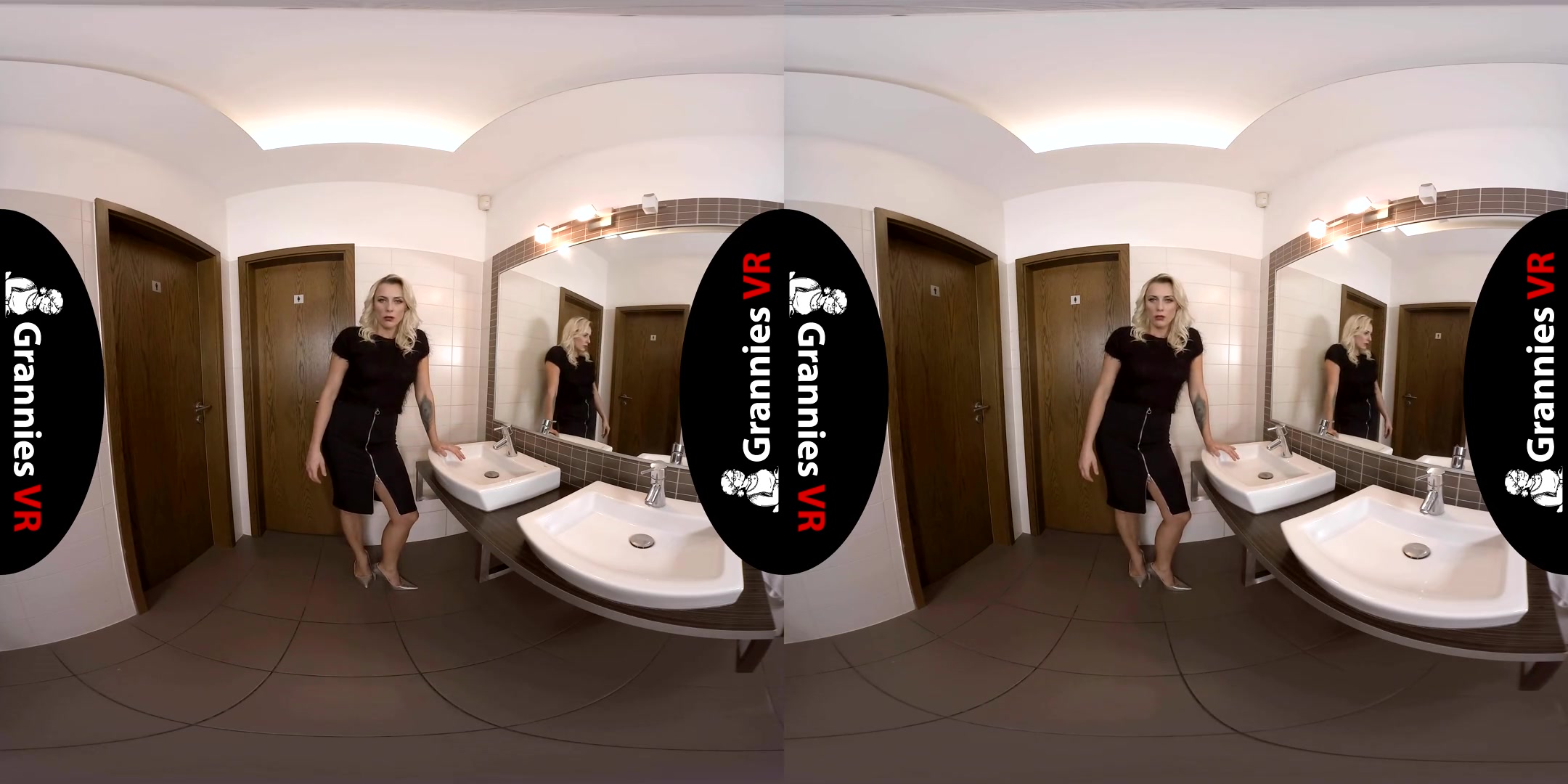 Masturbates in Restroom - SexLikeReal