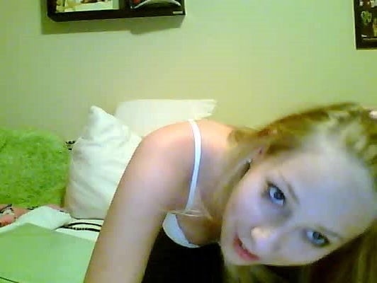 Young blonde babe shoves three fingers at time