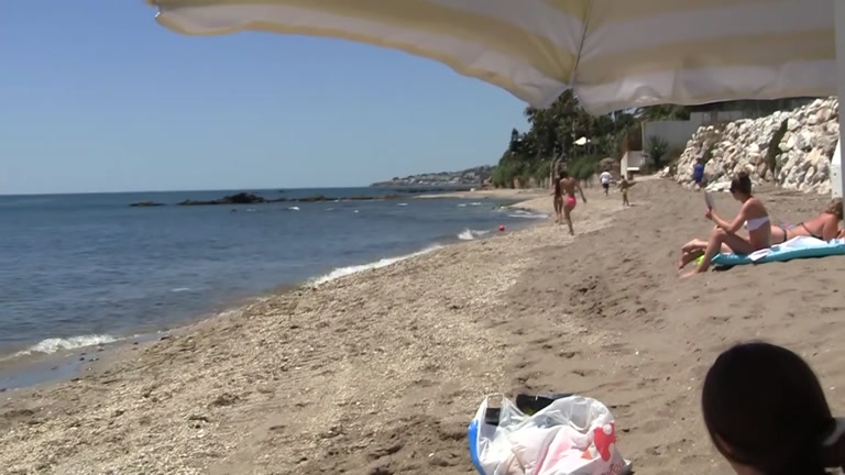 Cute college gals shake bikini asses and undressed whoppers