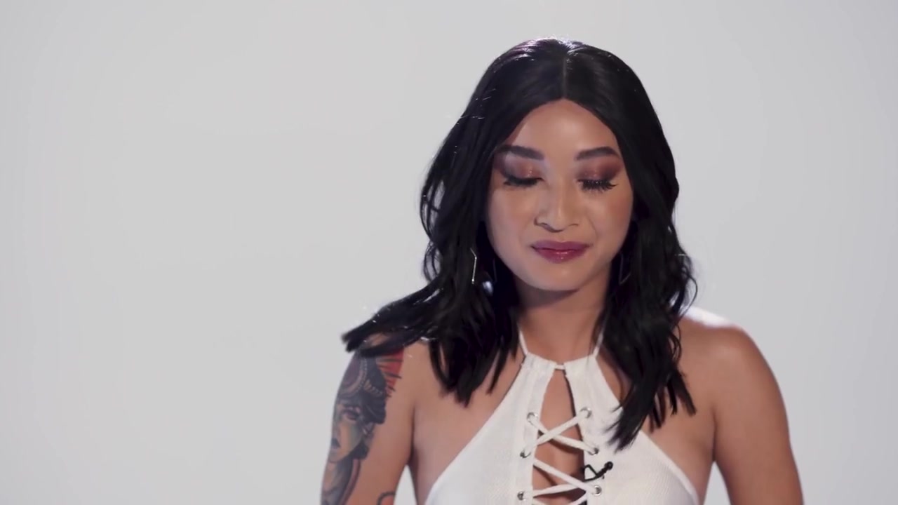 Sitting Down With Pornstar Interview - Avery Black