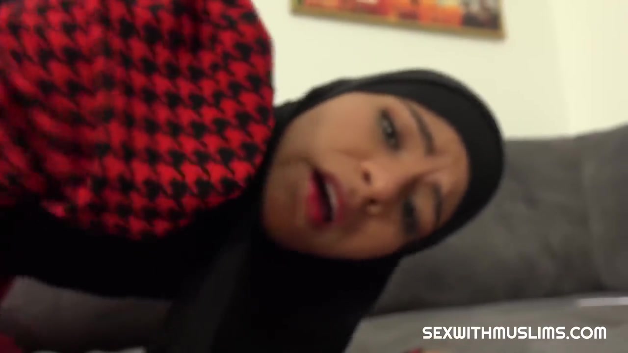 Cute Woman In Hijab Had Of Fun - Michy Perez