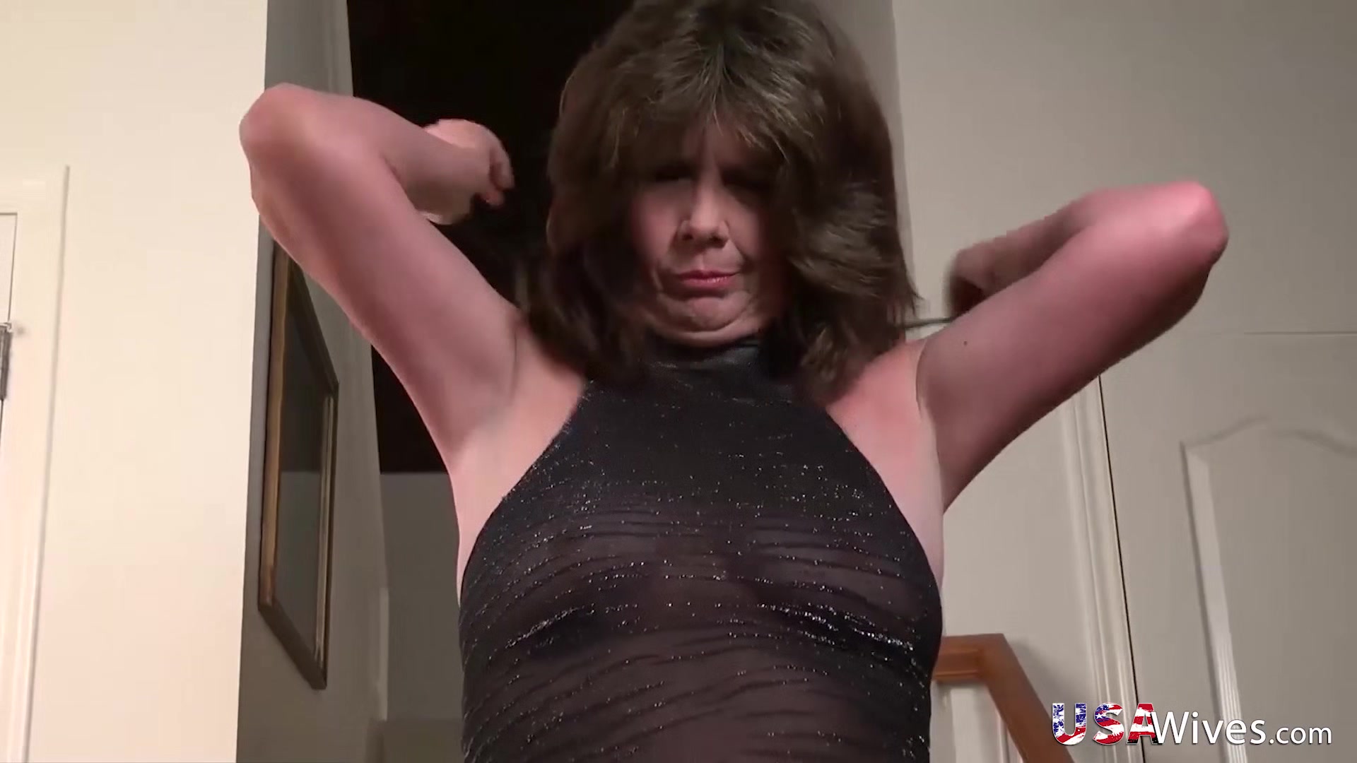 USAWIVES Wet hot pussy sitting on her stairs