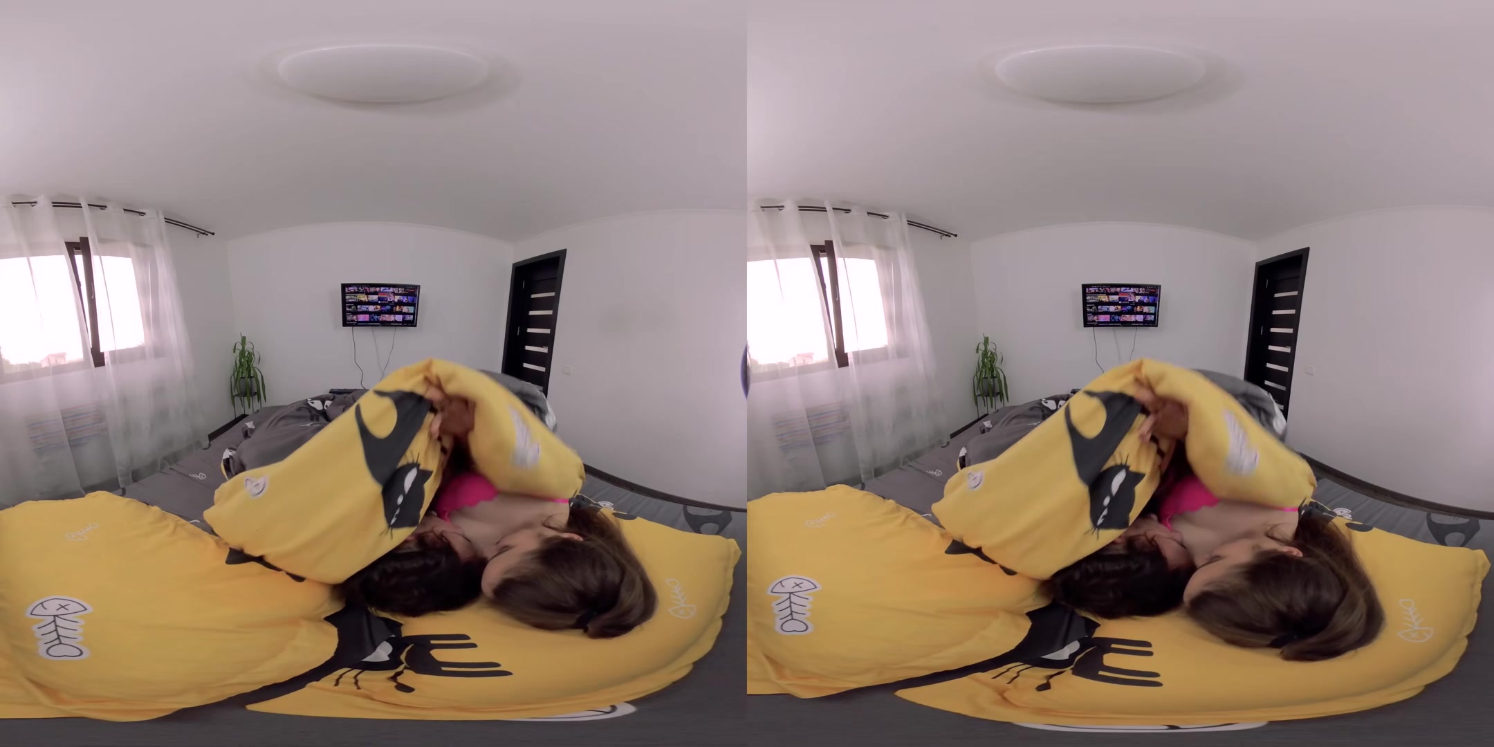Netflix and Fuck - AmateurCouplesVR