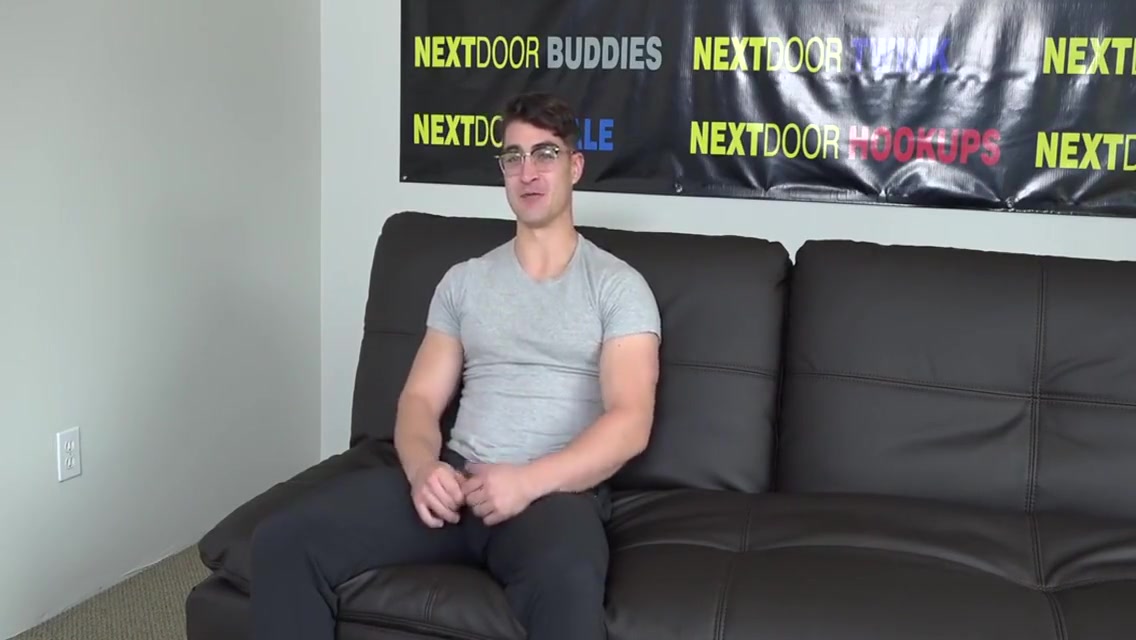 Amateur Muscled Solo Jock Wanks Cock After 1st Casting 7 Min With Gay Porn