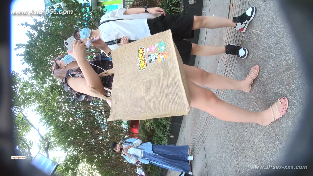 peeping chinese amateur upskirt.106