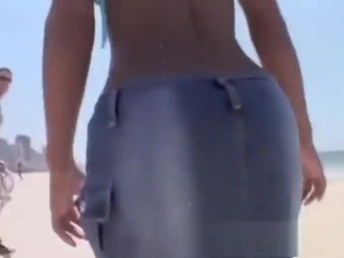 Chocolate Ladyboy Seducing A dude(by M-Stute)