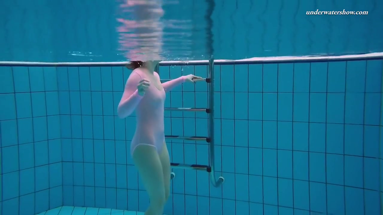 Swimsuit Babe Liza Bubarek Stripping Underwater