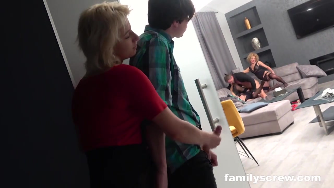 Peeking Young Couple - Familyscrew
