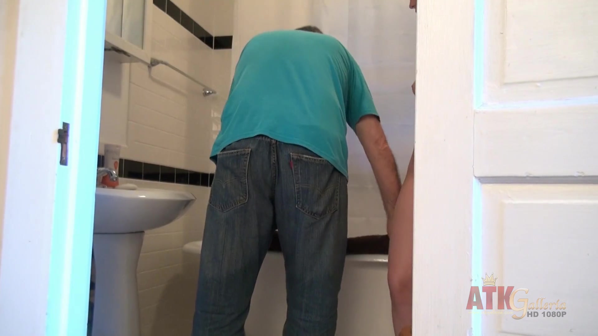 Bryn Blayne posing and pissing