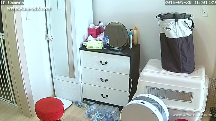 Hackers use the camera to remote monitoring of a lover's home life.370