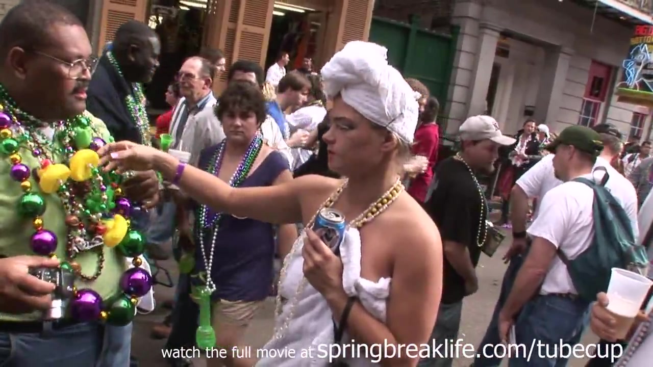 SpringBreakLife Video: Hotel Room Referee And Mardi Gras Flashers