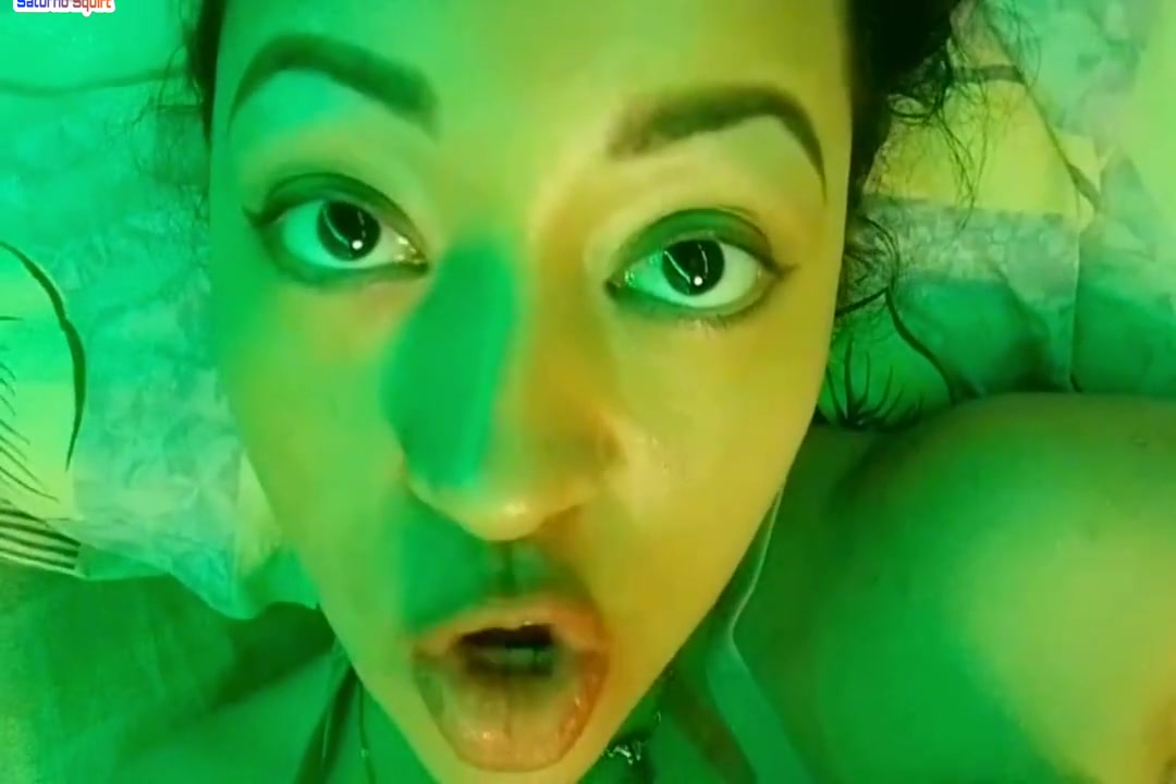 Saturno Squirt The Sexiest Latin Babe In The Green Room I Teach You How To Masturbate A Pussy With Your Fingers