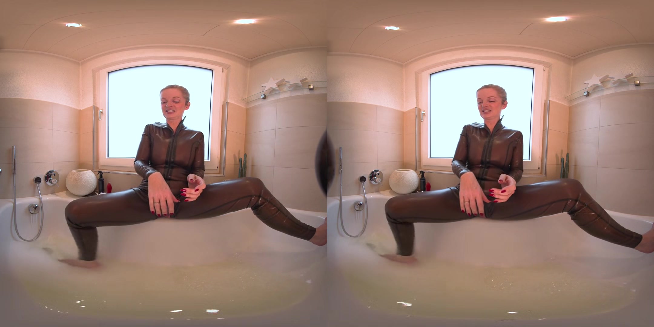 Latex Bathtube Fun