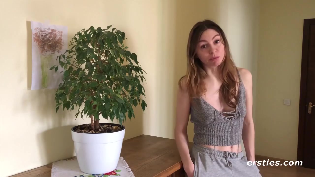 Lina Masturbates For The Camera