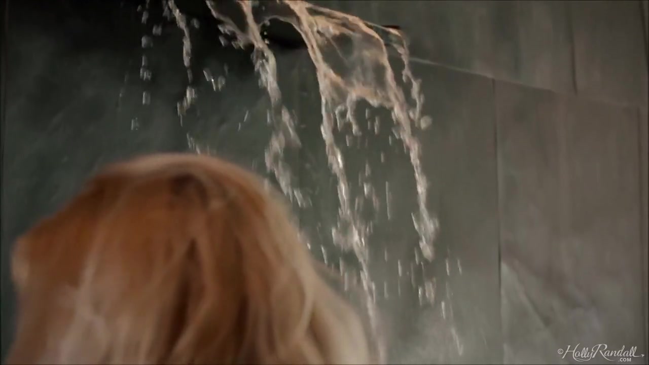 Invites You In To Share Her Morning Shower - Cherry Kiss
