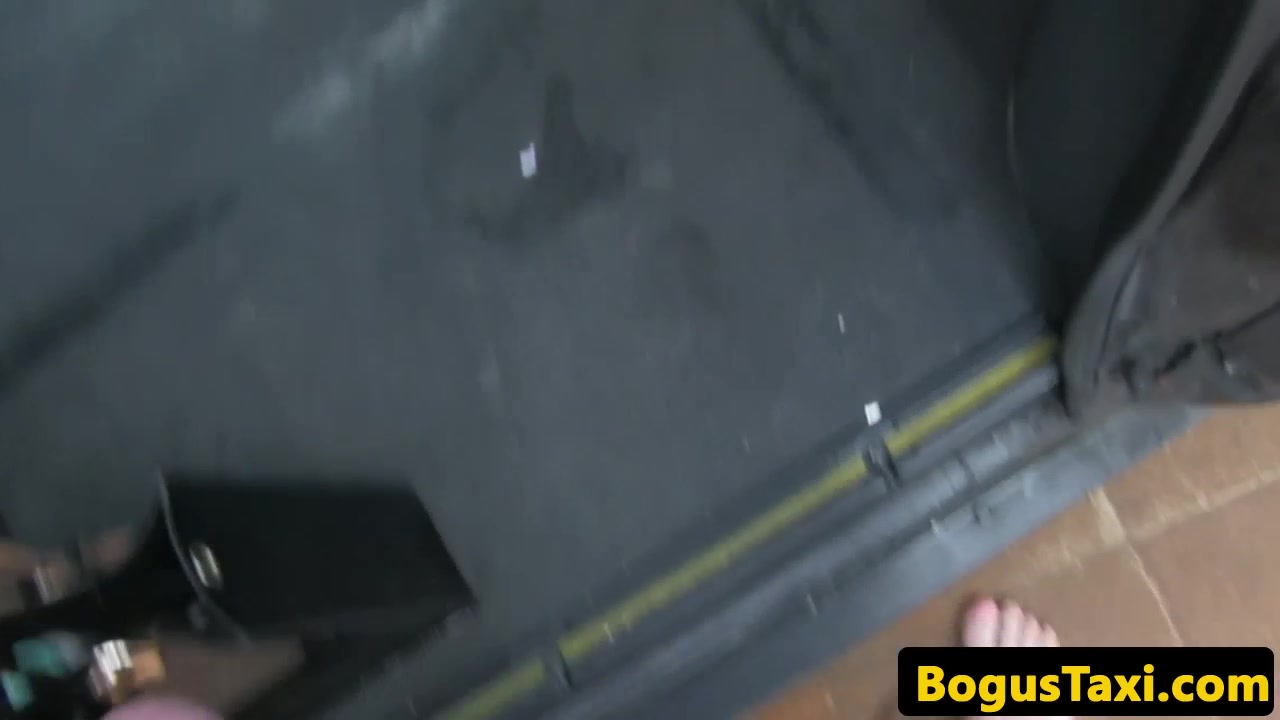 English taxi babe throating cabbies cock