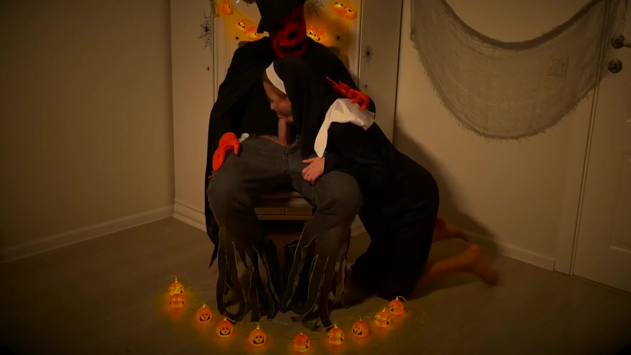 Pleasuring The Pumpkin King By Blowjob 12 Min