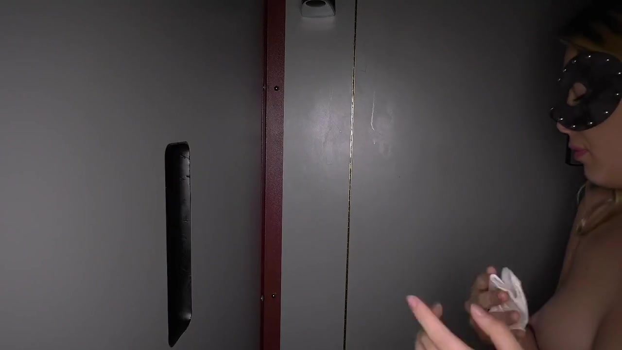 Masked Girlfriend Gloryhole