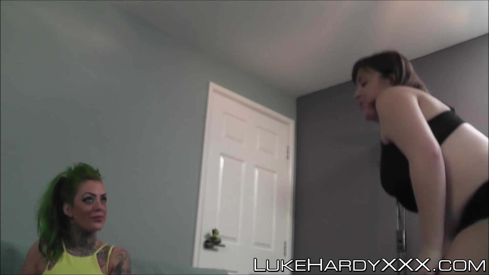 Two horny babes taste a soldiers cock