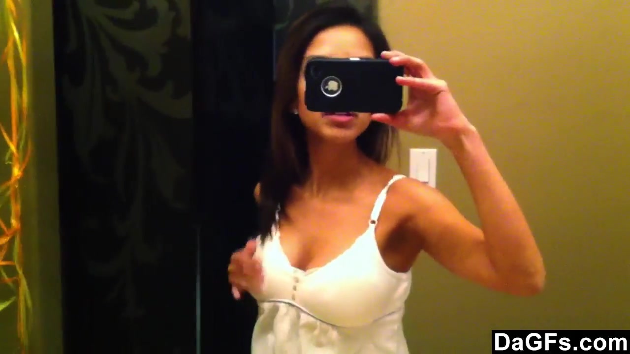 Bigtits Latina Yessie In The Bathroom - DaGFs