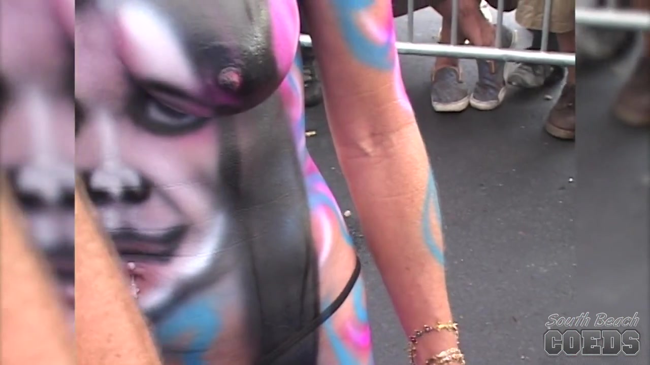 Real Girls Getting Body Painted in Public - SouthBeachCoeds