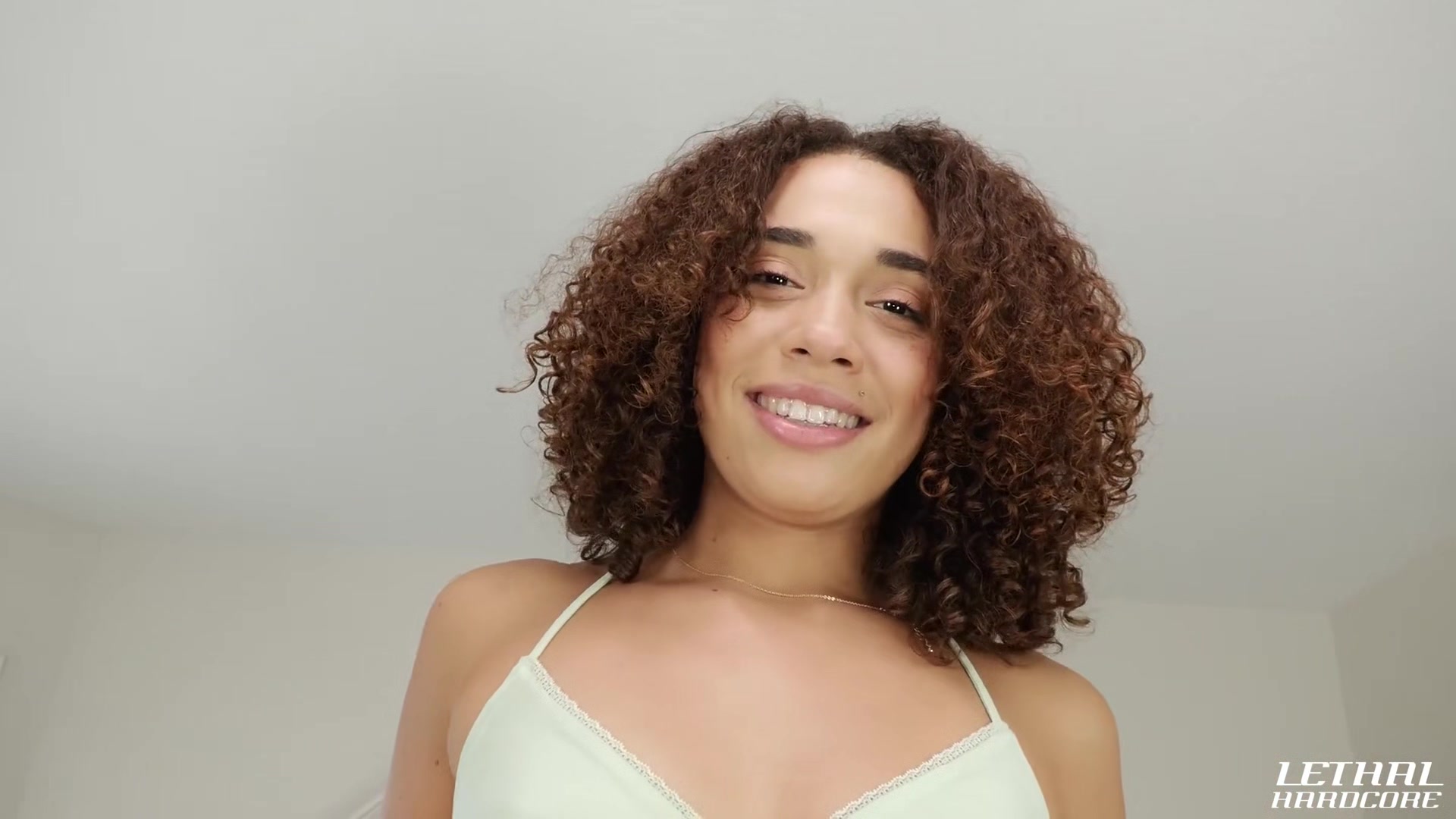 Willow Twerks Her Thicc Rump On Cock
