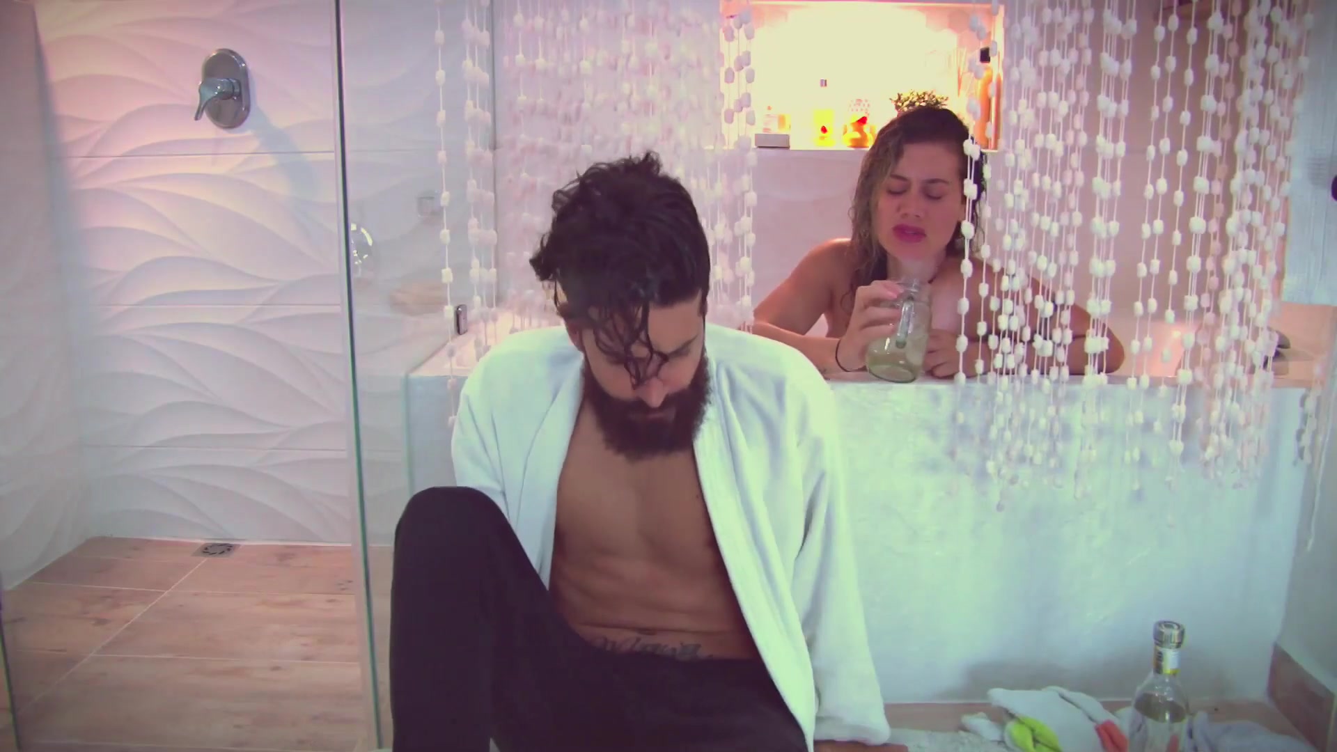 Una Ducha Luego De Las Fiestas - Sex Movies Featuring Andrea Garcia