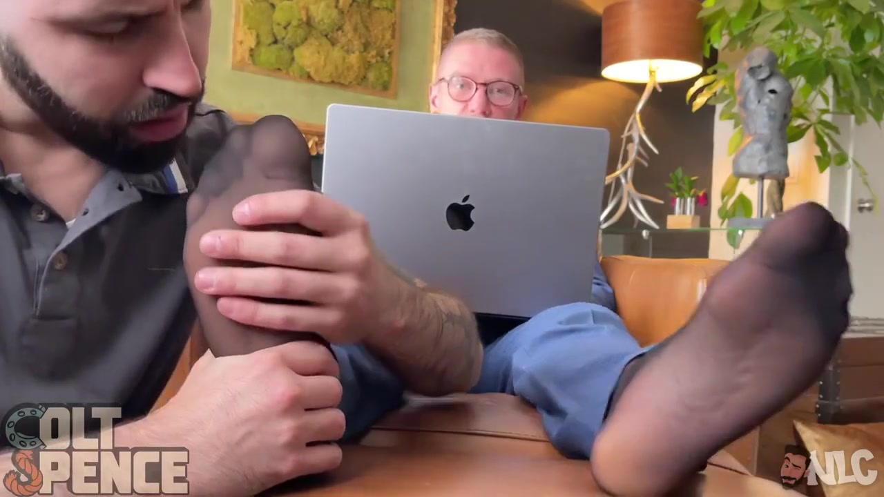 Colt Spence - Boss Gets Feet And Cock Serviced By Cute Houseboy Nick Charms