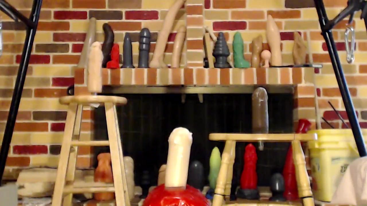 Just fucking 3 dildos.