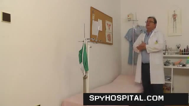 Cunt check-up caught on