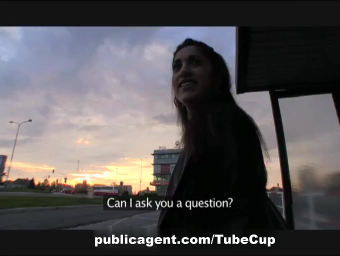 Amateur Asian anal sex outside on the car