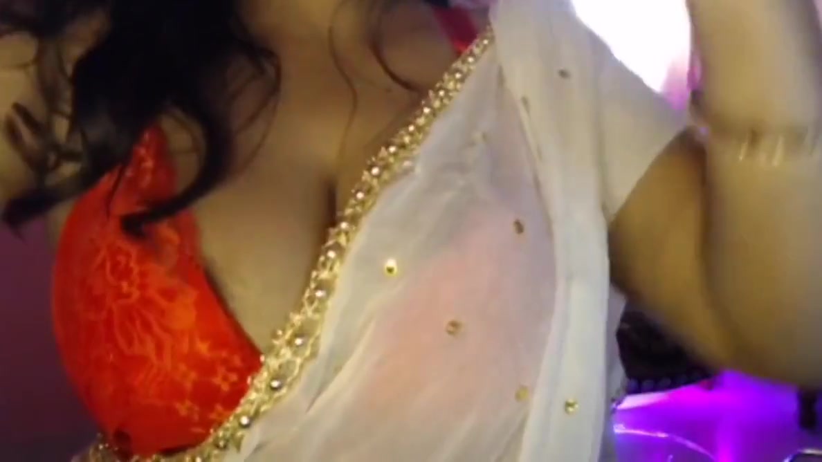 Desi Hot Girl Under Bra Hot Boobs Show