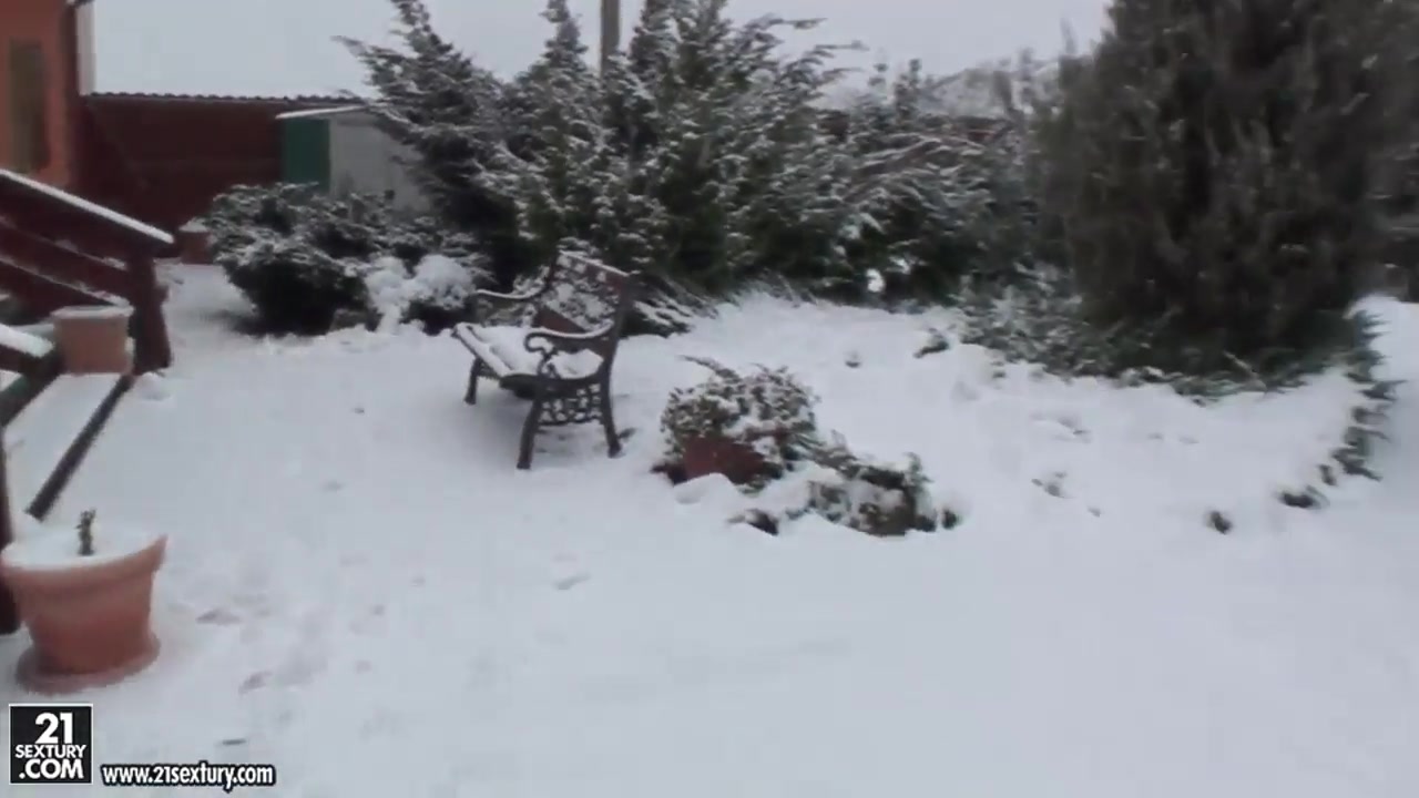 Babe Kathia Nobili gets filmed on snow